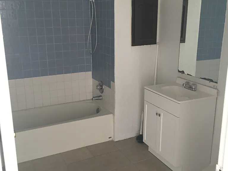8705 Alameda Ave — Photo 10