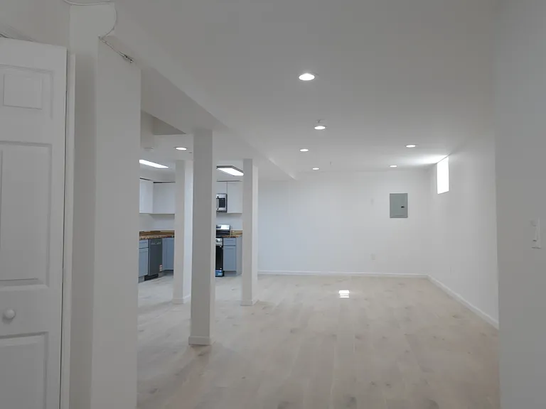 2718 Hamlin St NE #B — Photo 4