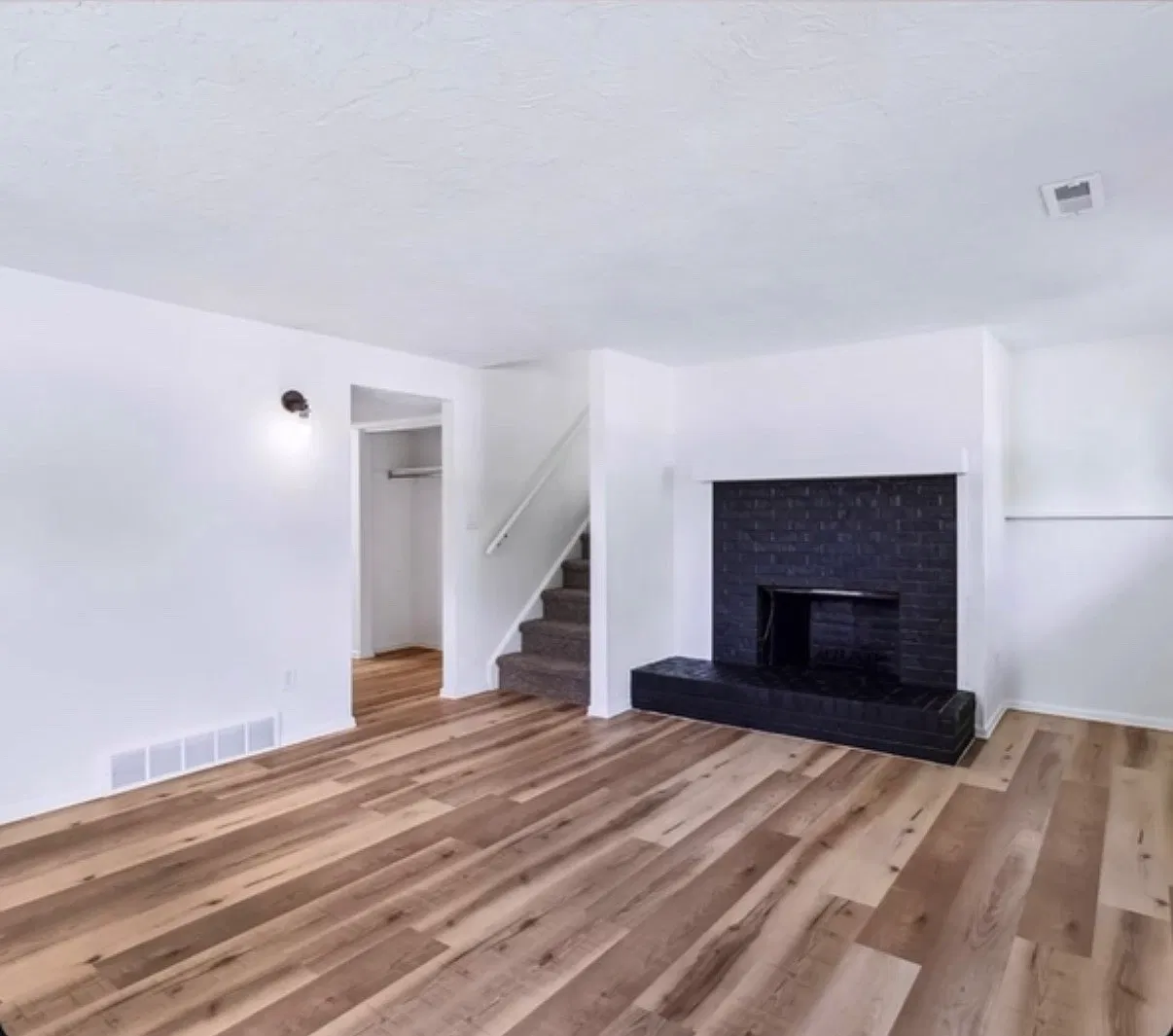 3 bed, 1460 sqft, $2,100 — Photo 1