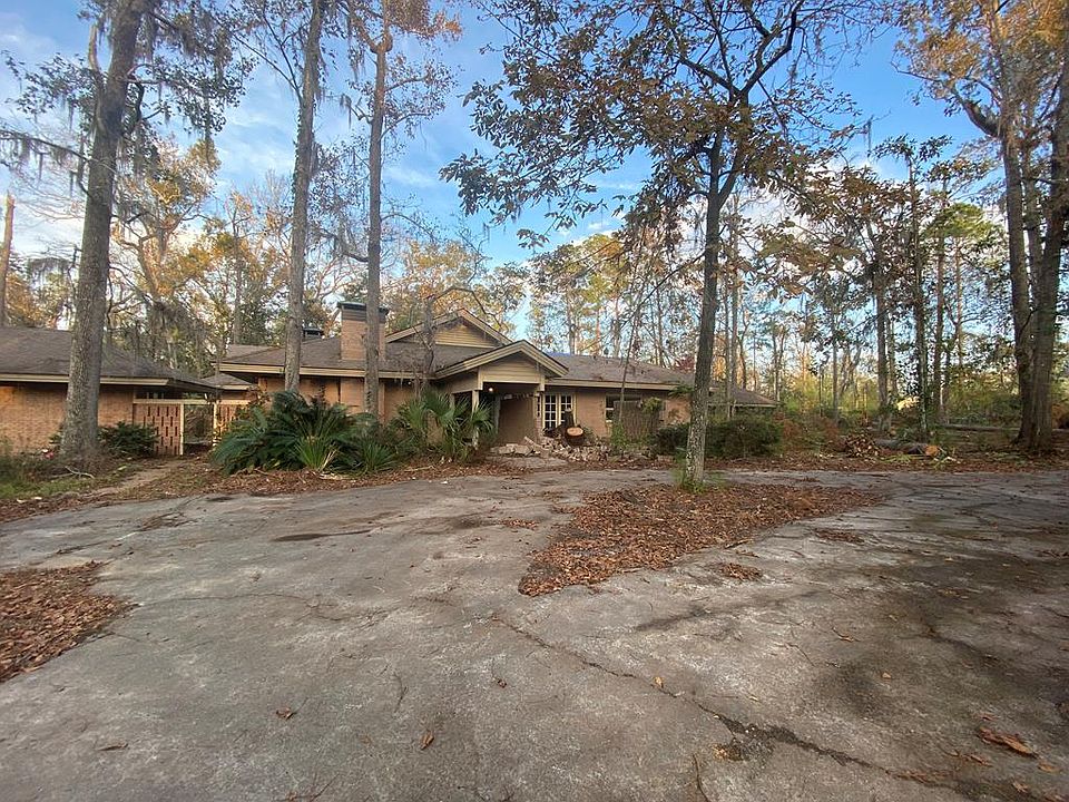 1st image of 608 Pine Point Cir