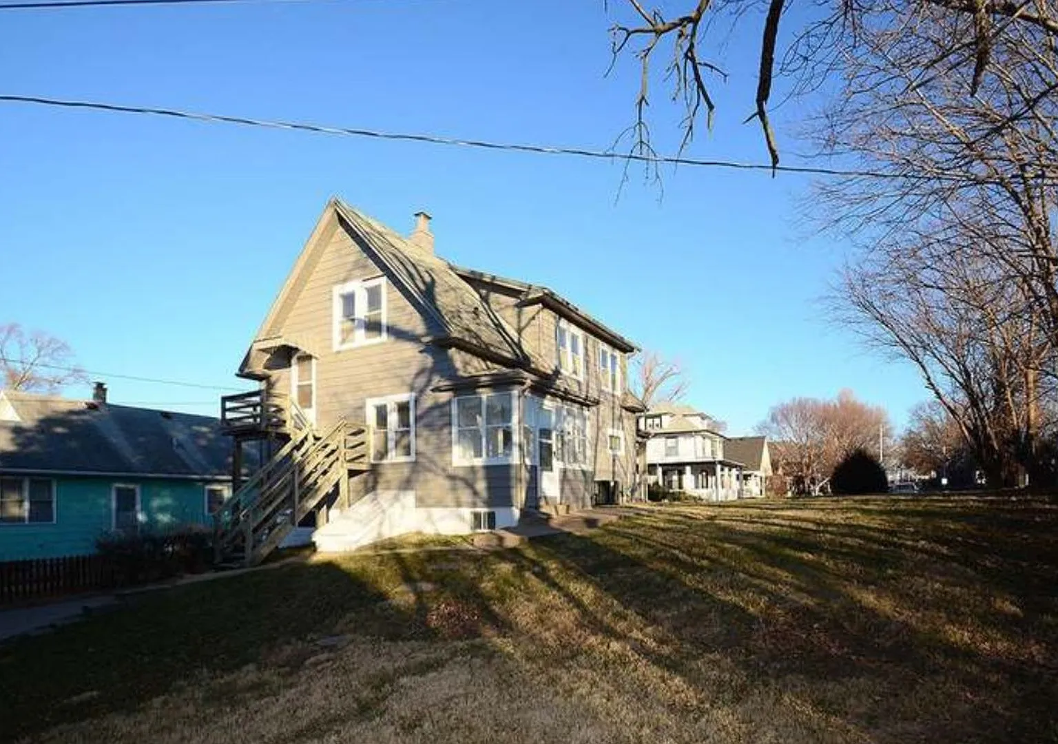 Beautiful 5 Bedroom Home! — Photo 4