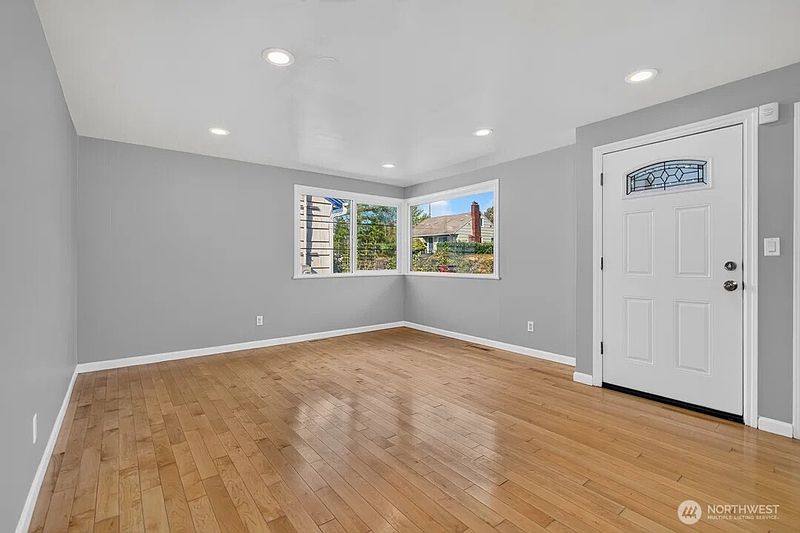 4th image of 5561 23rd Avenue S