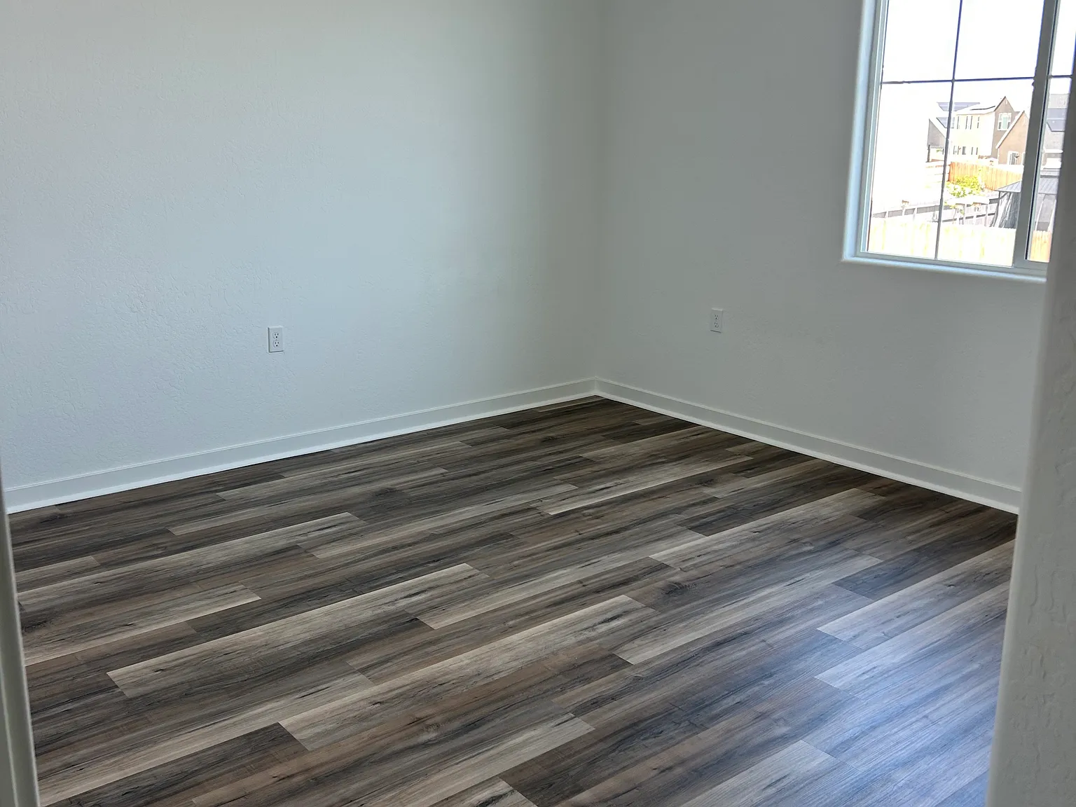 5 bed, 2578 sqft, $1,000 — Photo 4