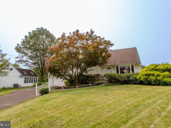 240 Cornwall Cir, Chalfont, PA 18914
