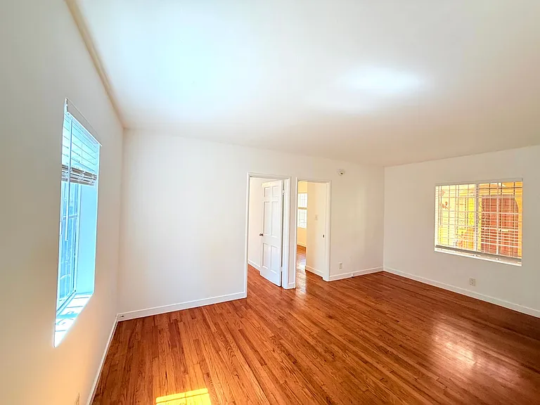 637 E. Rose Avenue — Photo 7