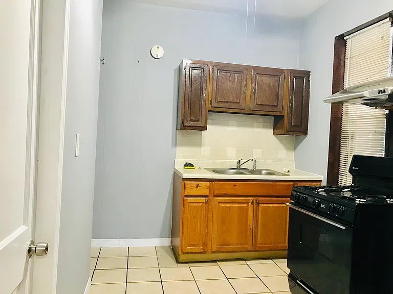940 W 31st Place 1/front #1 — Photo 11