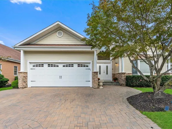 81 Redan Drive #81, Smithtown, NY 11787