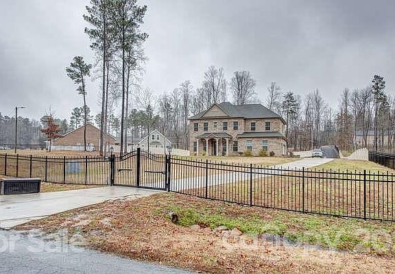 4th image of 145 Bay Shore Dr