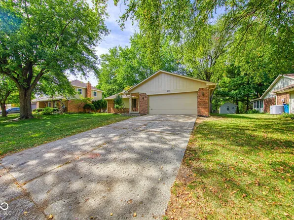 910 Summitcrest Dr, Indianapolis, IN 46241