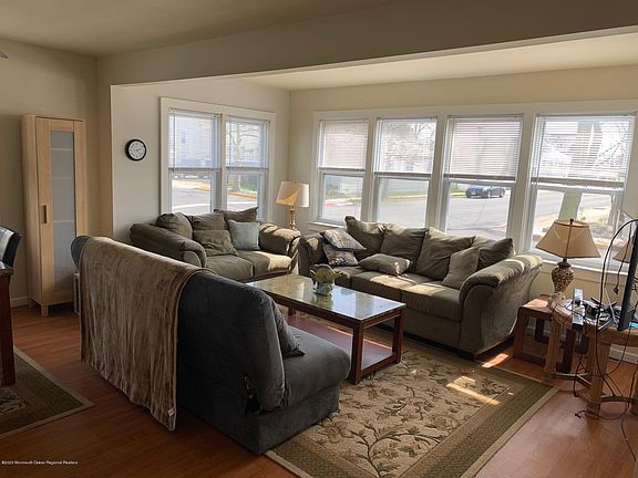 4th image of 302 Blaine Ave #2