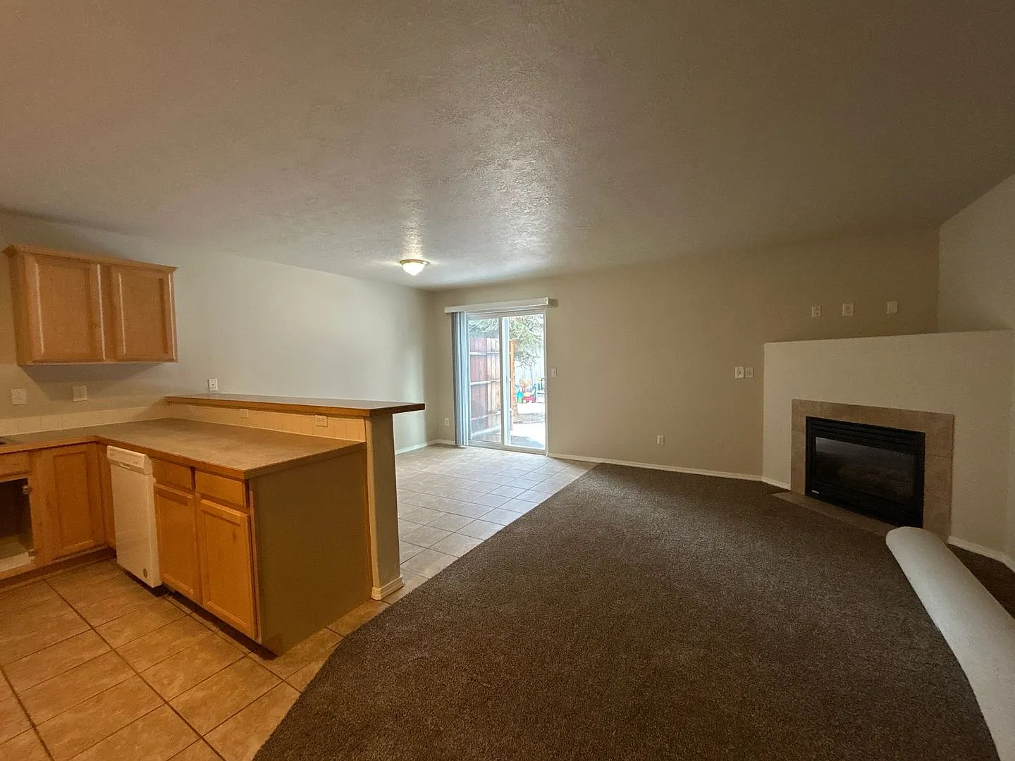 Newly Remodeled 2 Bedroom/ 2.5 Bathroom with Office in SW Redmond — Photo 2