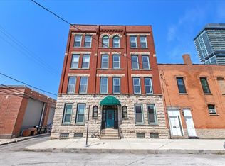 348 W Wendell St #1, Chicago, IL 60610