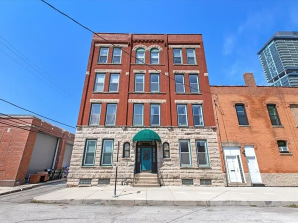 348 W Wendell St #1, Chicago, IL 60610