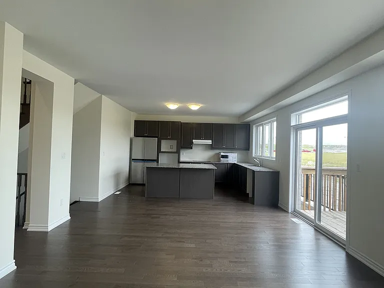 913 Rexton Dr — Photo 33