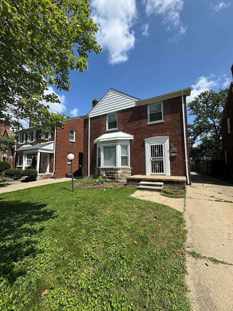 Coming Soon! 3-Bedroom Brick Colonial In Greenwich — Photo 2