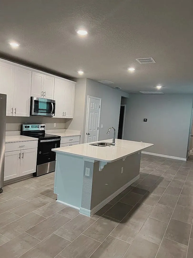 Brand New 3Beds / 2Baths Stylish Home in Silver Springs — Photo 2