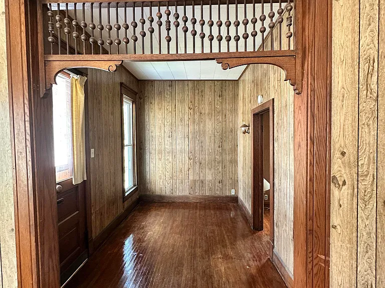 235 S Seminary St — Photo 4