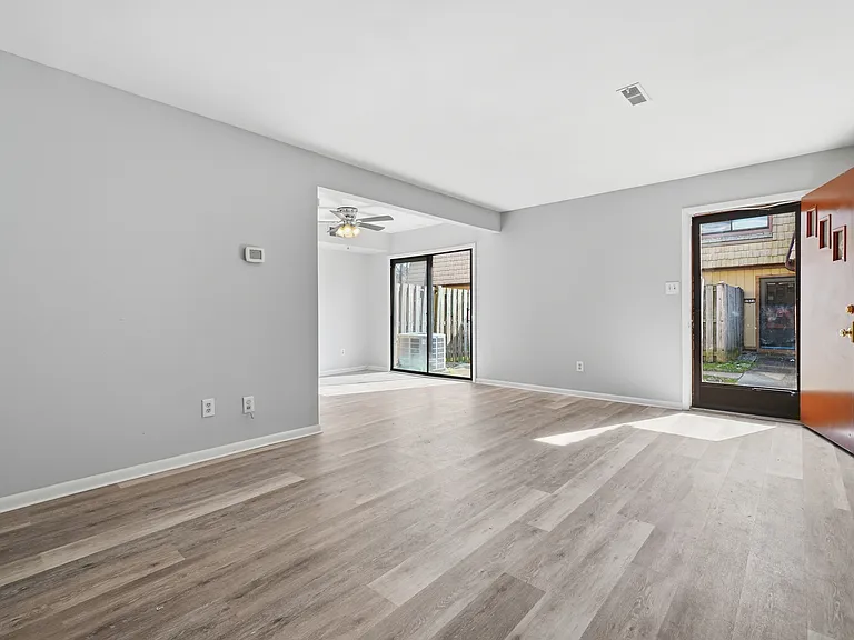 1554 Monterry Pl — Photo 3