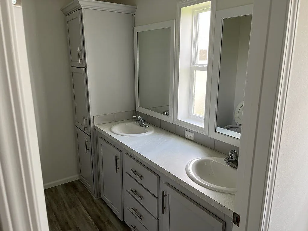 3 bed, 2.0 bath, 1356 sqft, $1,499 — Photo 2