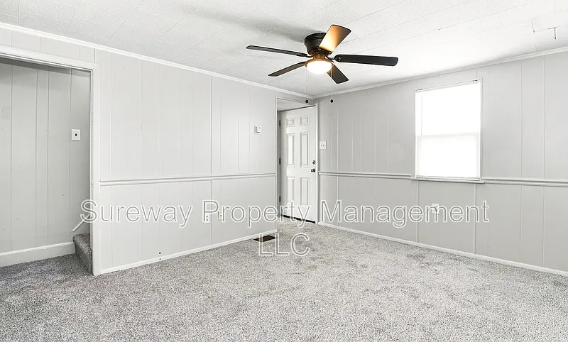 2 bed, 1.0 bath, $1,300 — Photo 2