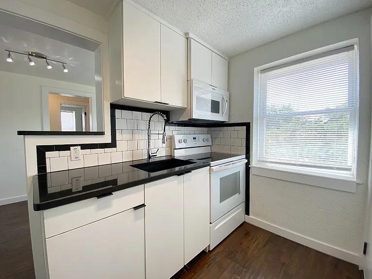 701 Culbertson Dr — Photo 4