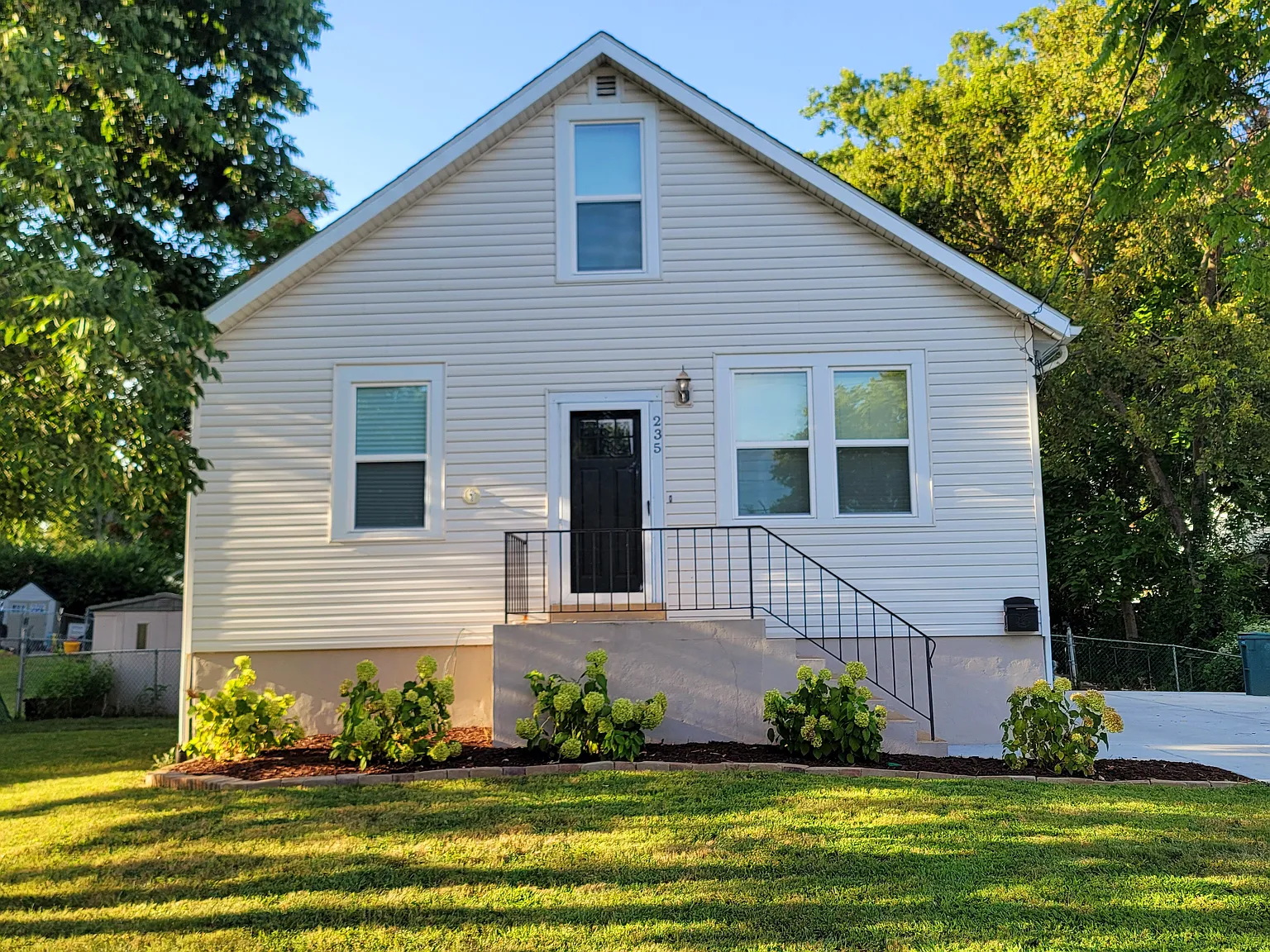 3 bed, 1218 sqft, $2,750 — Photo 2