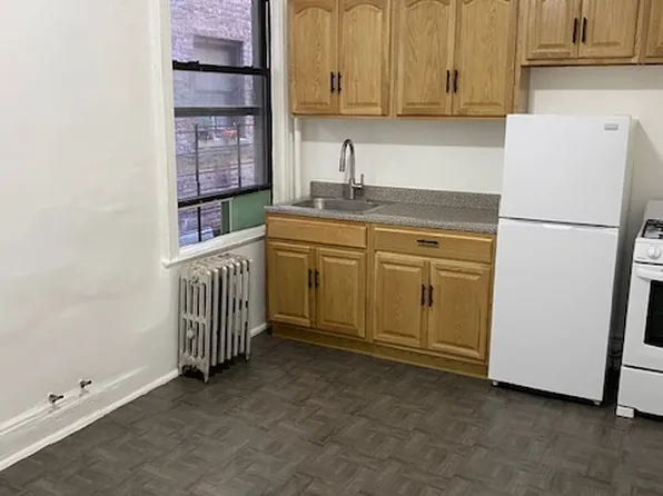 33-11 Crescent Street image 4 of 4