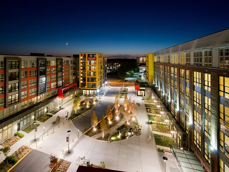 Halstead Square - Lotus & Lofts — Photo 4