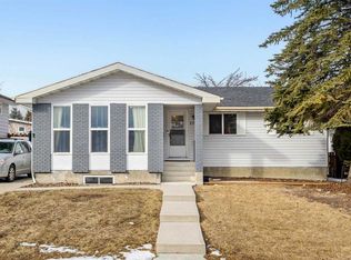 208 S Woodpark Pl SW, Calgary, AB T2W 2S5