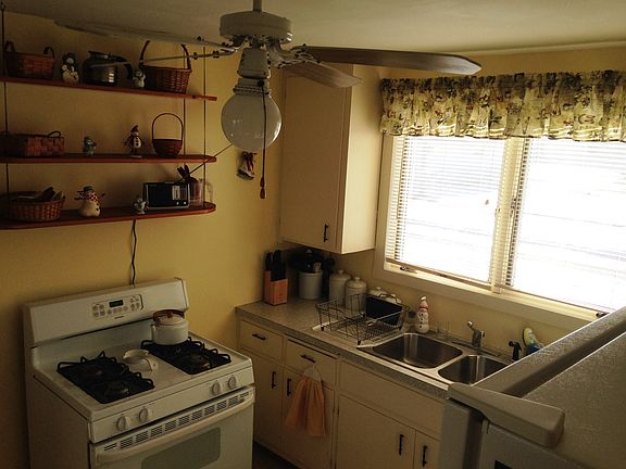 5th image of 221 Grant St