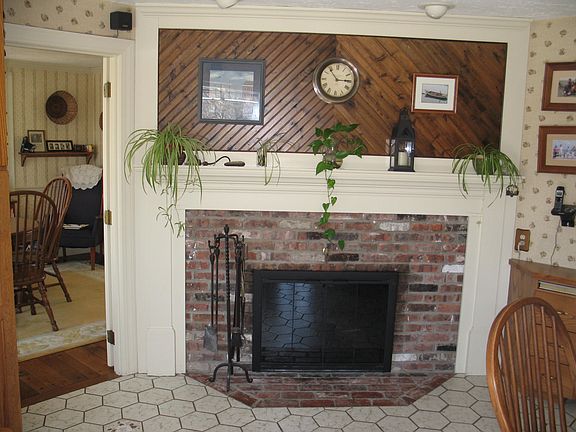 Cozy firplaced kitchen