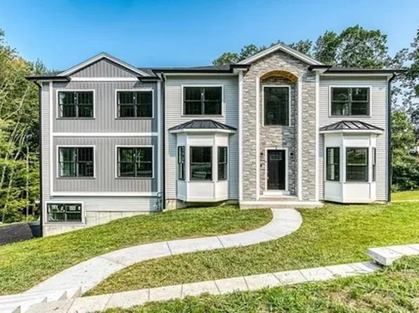9 Flanagan Dr, Shrewsbury, MA 01545