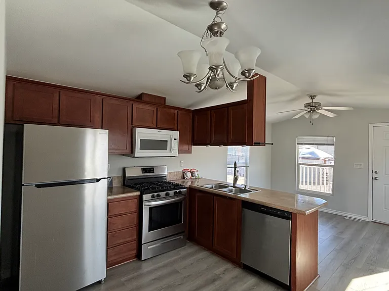 N Harbor Dr — Photo 14
