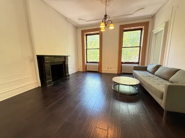 104 Kent Street image 1 of 5