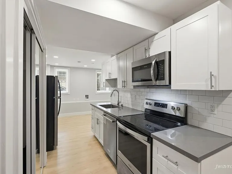 700 12th Ave #B — Photo 2