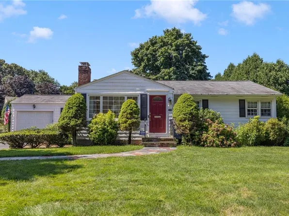 125 Whitewood Dr, Cranston, RI 02920