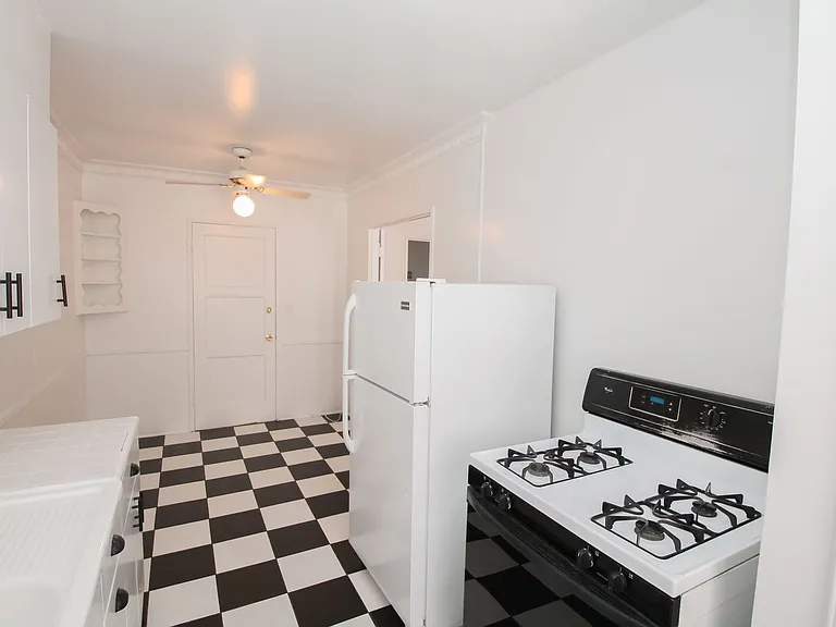8316 Blackburn Ave — Photo 4