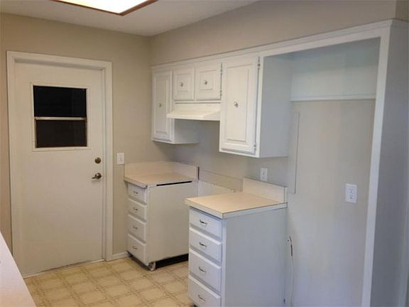 5th image of 2603 E Fairview Ln