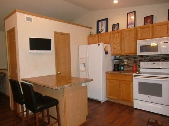 3rd image of 301 N 44th Ave