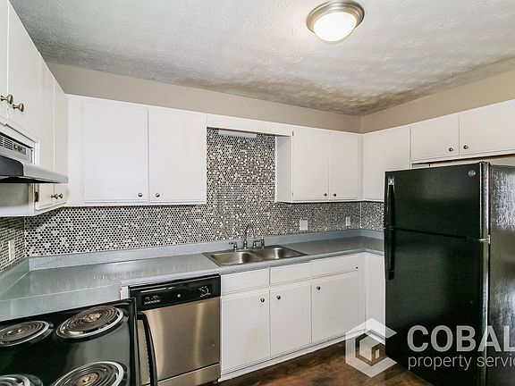2nd image of 437 Creekview Ct
