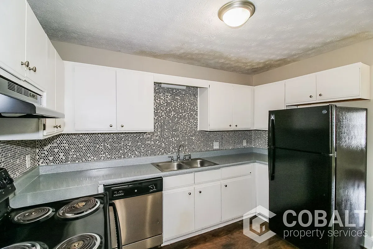 Building Photo - 437 Creekview Ct