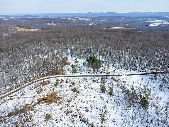 5th image of 660 Clinton Rd