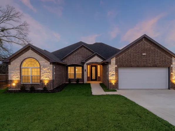 310 Oakwood Dr, Euless, TX 76040