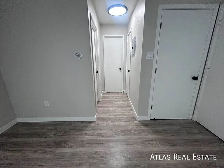 551 S Fairfax Street — Photo 27