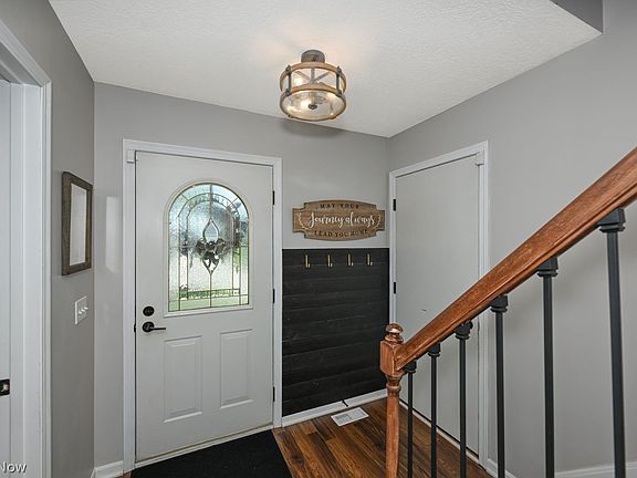 3rd image of 967 Chadwick Ln