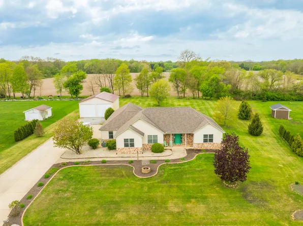 864 Whitestone Dr, Valparaiso, IN 46383
