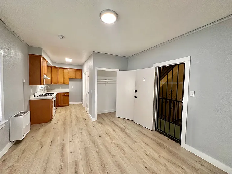 5416 Foothill Blvd — Photo 12