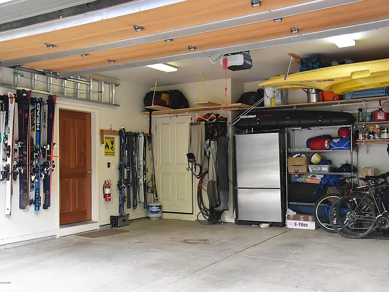 530 Evans Ct — Photo 17