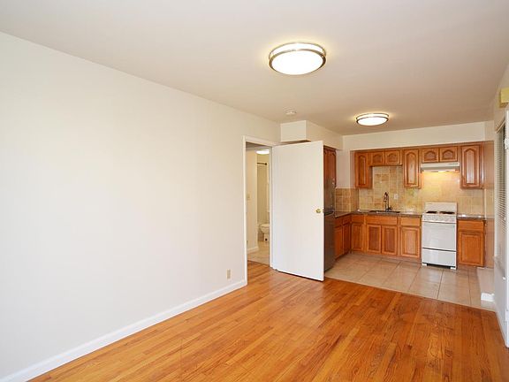 3rd image of 34A Toledo Way