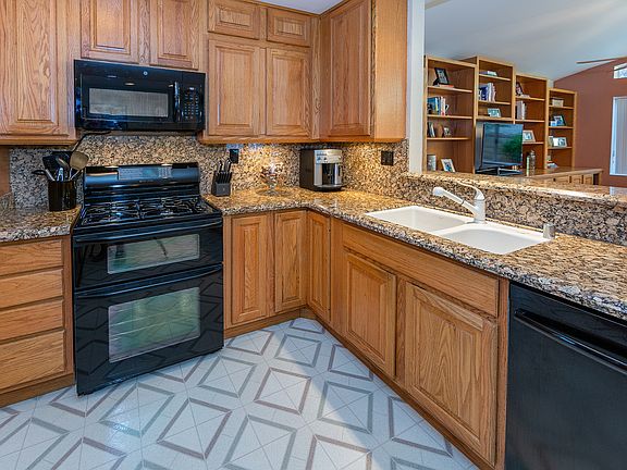 5th image of 22999 Mulberry Glen Dr